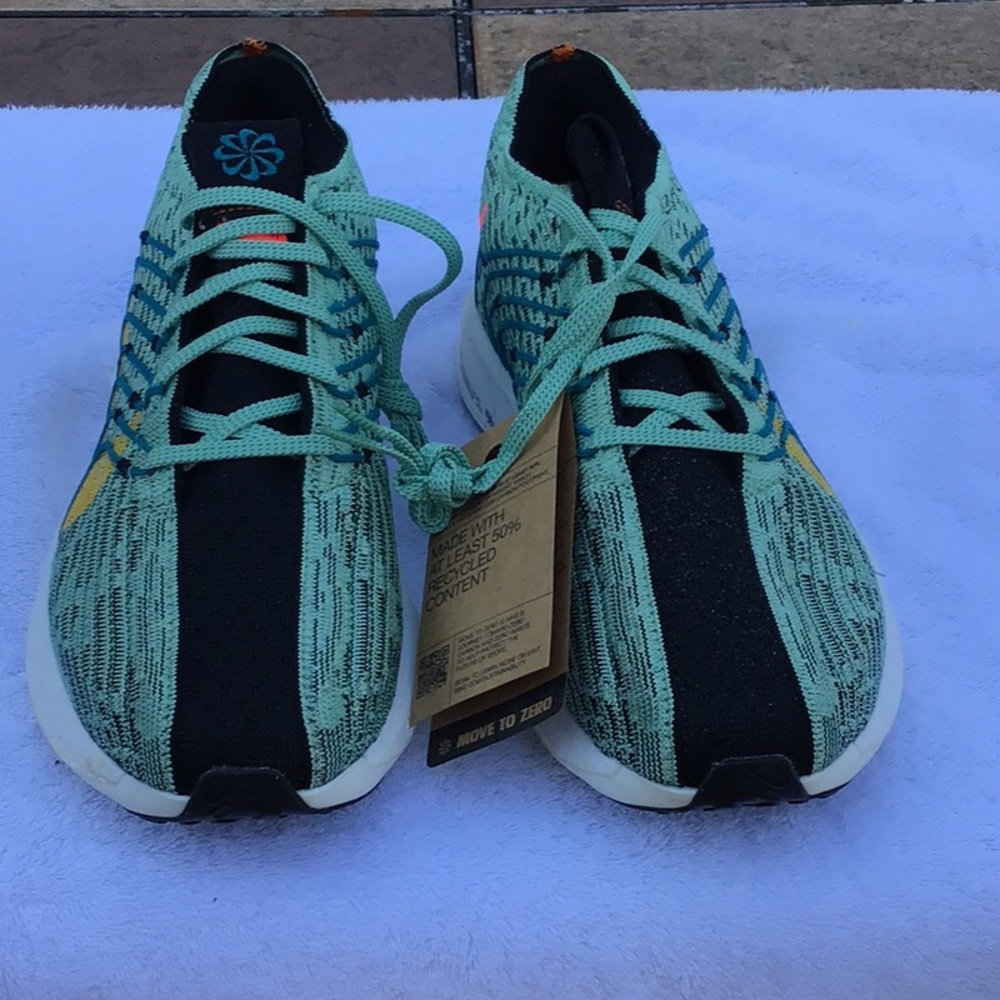 Nike multicolor zoomX shoe NWT 11
